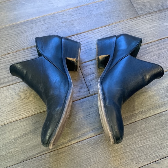 Cartel Leather Ankle Slip On Booties - Picture 3 of 13